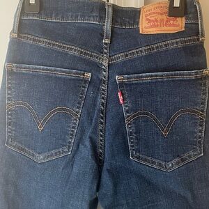 LEVI’s HIGH RISE SKINNY JEAN
NEW WITHOUT TAGS